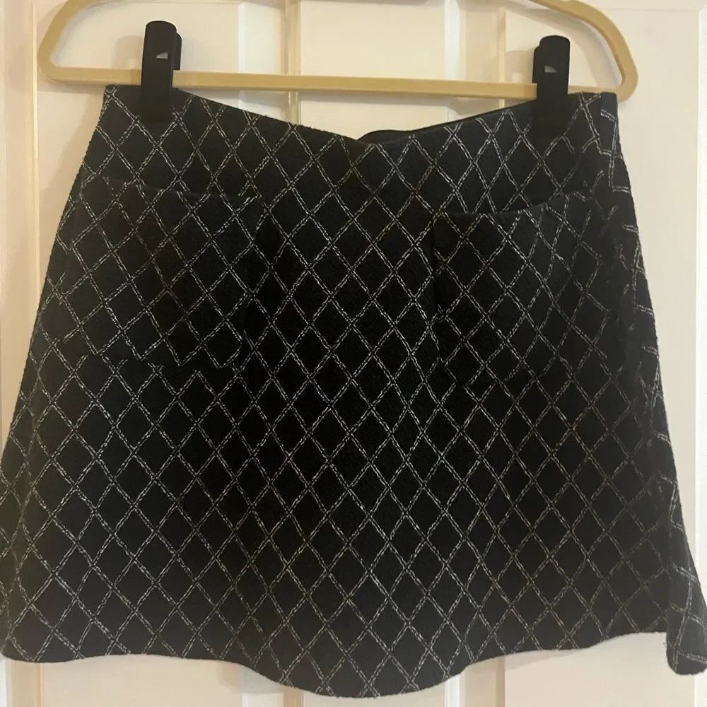 Chic Black and White Patterned Skirt